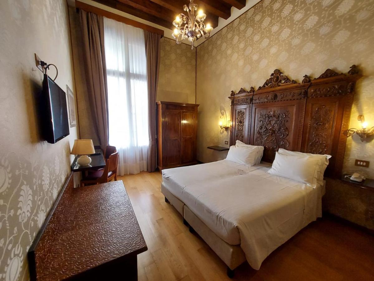 Saturnia & International Venedig